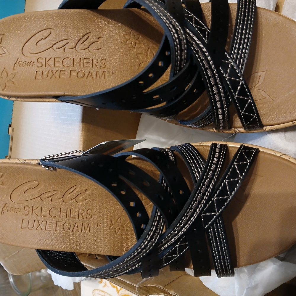 NWT 9 Skechers Women's Black Sandals